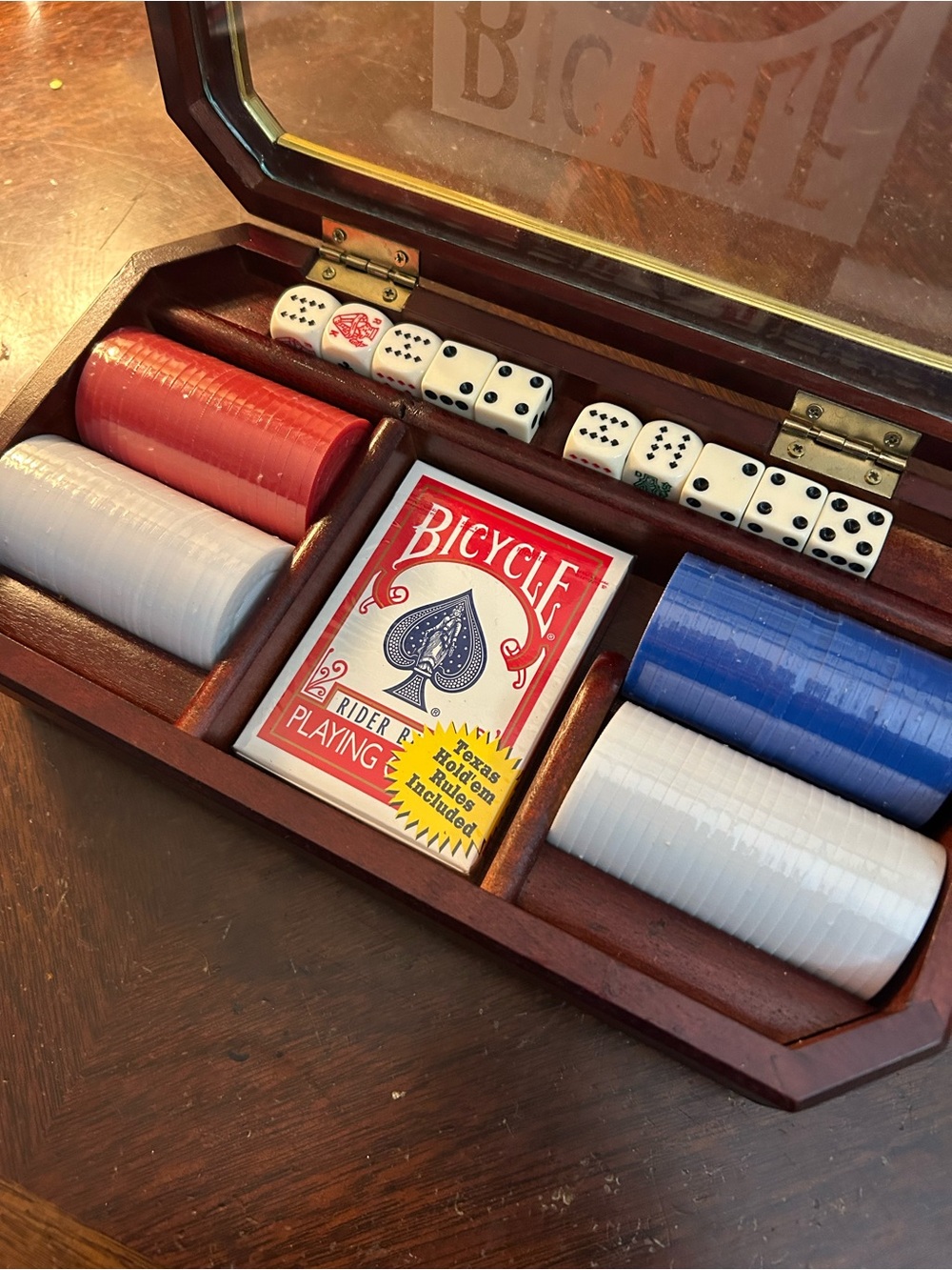 Bicycle Executive Poker Set – Wooden Chest with Glass Lid